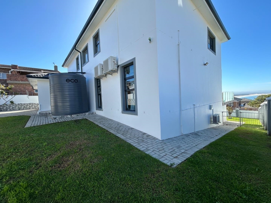 4 Bedroom Property for Sale in Wavecrest Eastern Cape